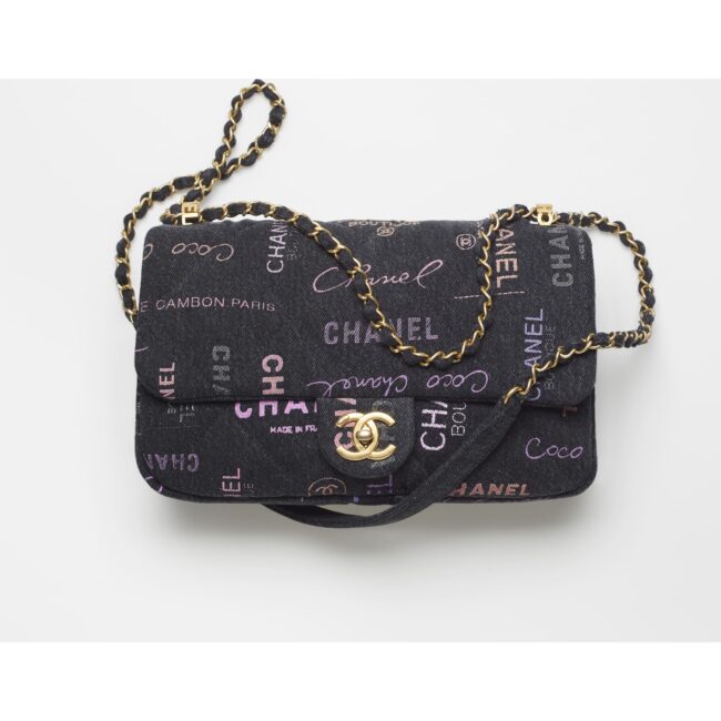 Borsa grande Chanel in denim collezione primavera estate 2022 Borsa grande Chanel in denim collezione primavera estate 2022