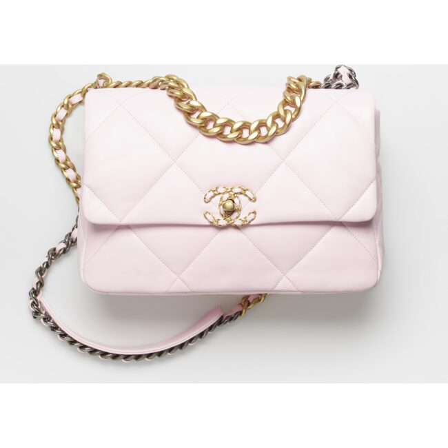 Chanel 19 grande rosa chiaro nuova collezione primavera estate 2022 Chanel 19 grande rosa chiaro nuova collezione primavera estate 2022