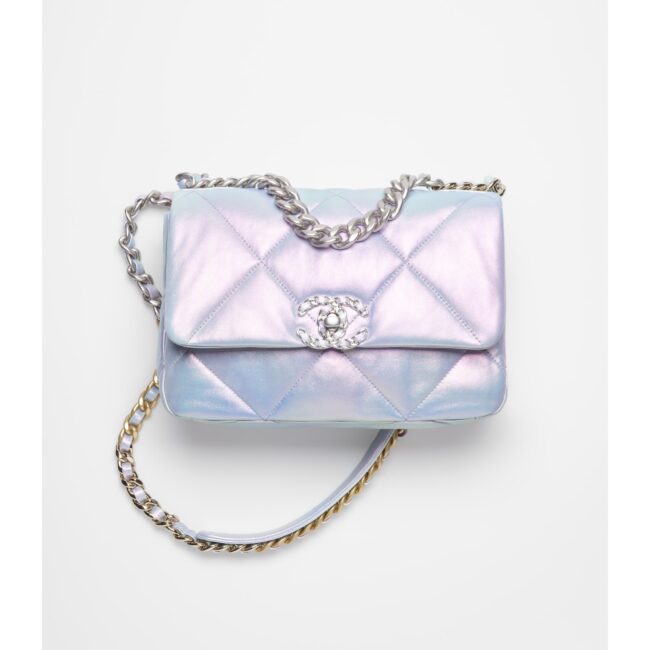 Chanel 19 in pelle iridescente primavera estate 2022 Chanel 19 in pelle iridescente primavera estate 2022