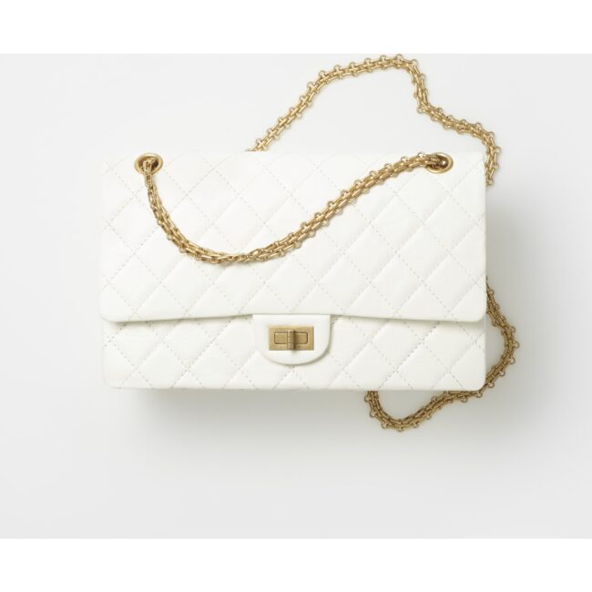 Nuova Chanel 2.55 in pelle invecchiata bianca Nuova Chanel 2.55 in pelle invecchiata bianca