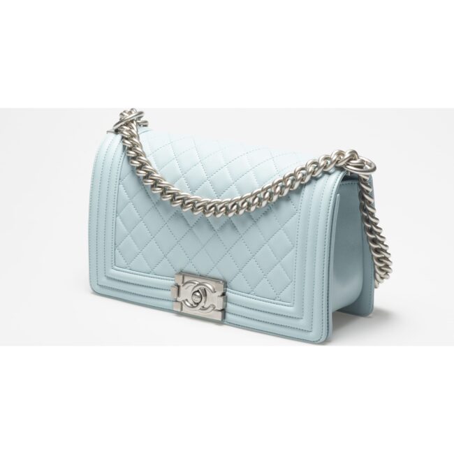 Nuova borsa Chanel Boy in pelle azzurra chiara primavera estate 2022 Nuova borsa Chanel Boy in pelle azzurra chiara primavera estate 2022
