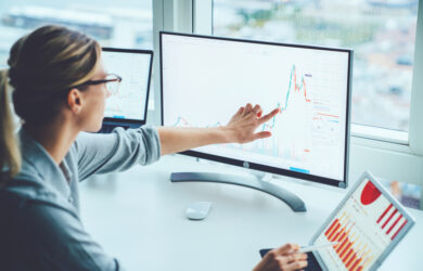 Trading Online uomini e donne disputano per i migliori investimenti in azioni
