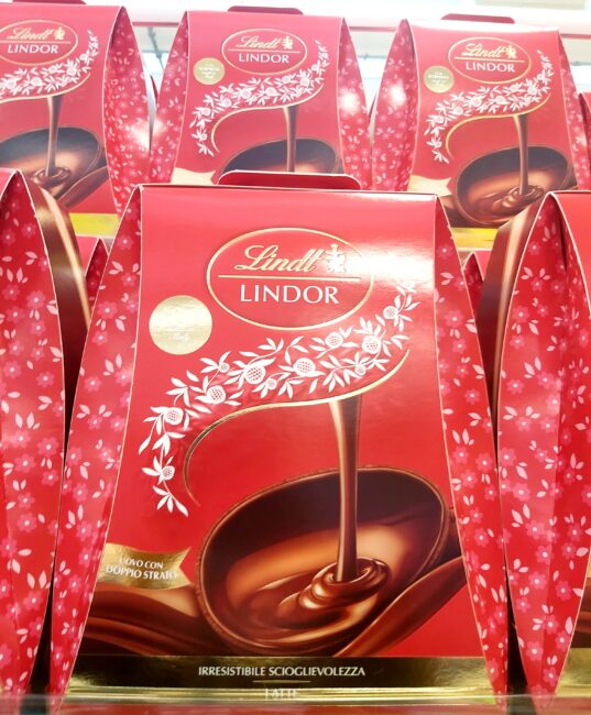 Uovo di Pasqua grande LINDOR rosso 2022 Uovo di Pasqua grande LINDOR rosso 2022
