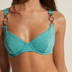 Costume con reggiseno a balconcino e slip a vita alta