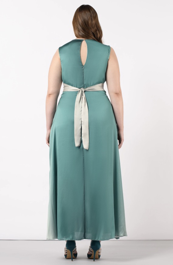 Abito lungo curvy in raso