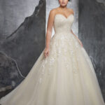 Abito da sposa 2023 plus size Morilee Kasmira