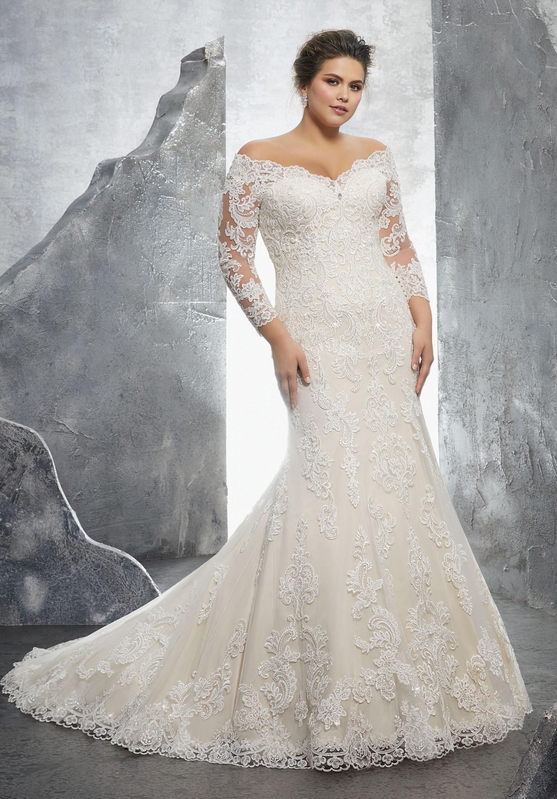 Abito da sposa a sirena in pizzo 2023 plus size Morilee mod Kameron