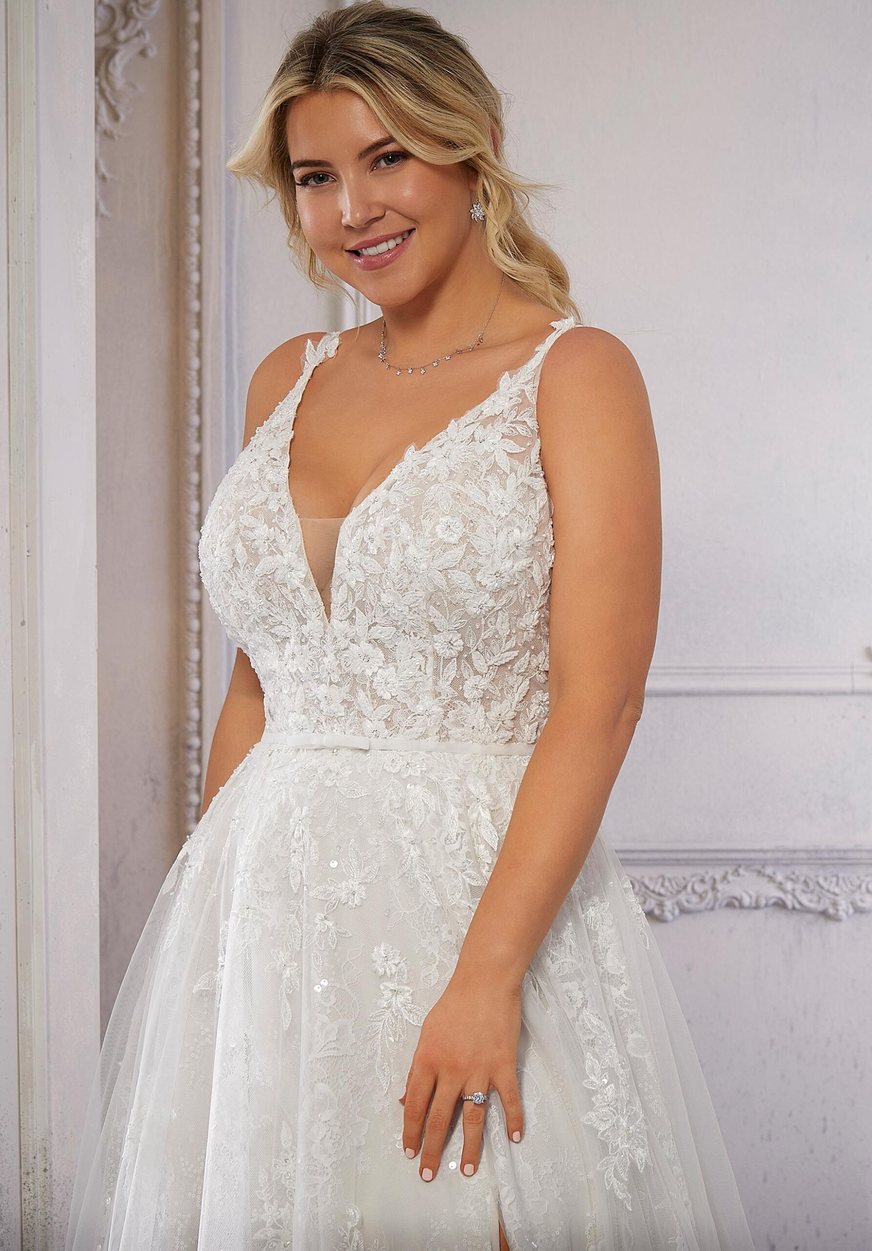 Abito da sposa con spacco Morilee 2023