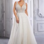 Abito da sposa con strass plus size collezione 2023 Morilee mod Cosima