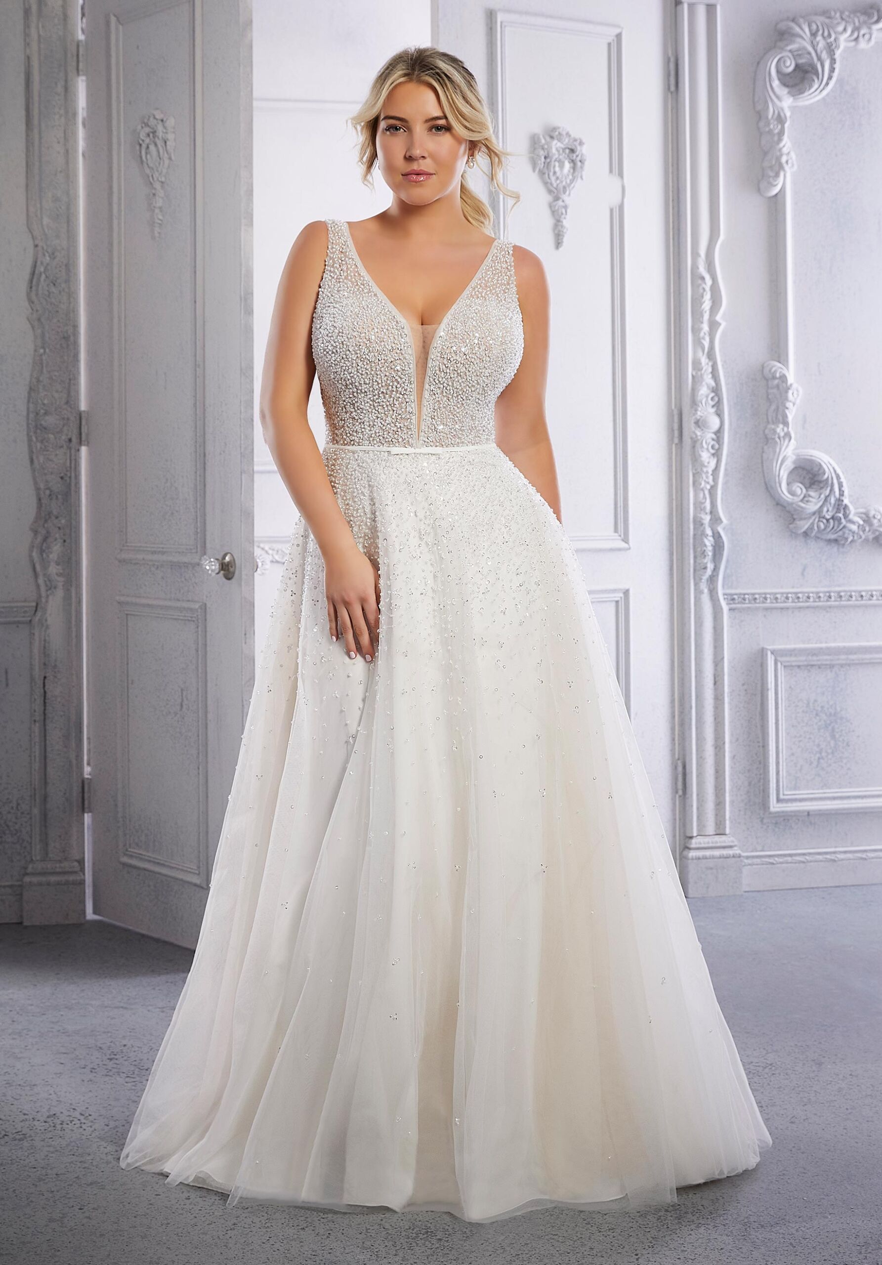 Abito da sposa con strass plus size collezione 2023 Morilee mod Cosima