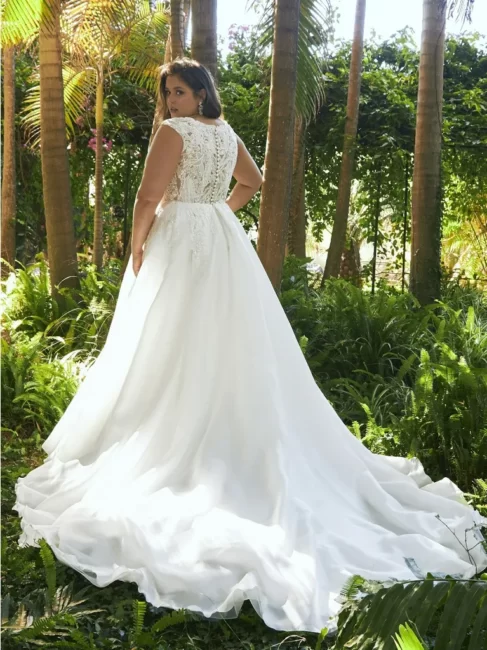 Abito da sposa da principessa linea curvy Pronovias 2023 Abito da sposa da principessa linea curvy Pronovias 2023