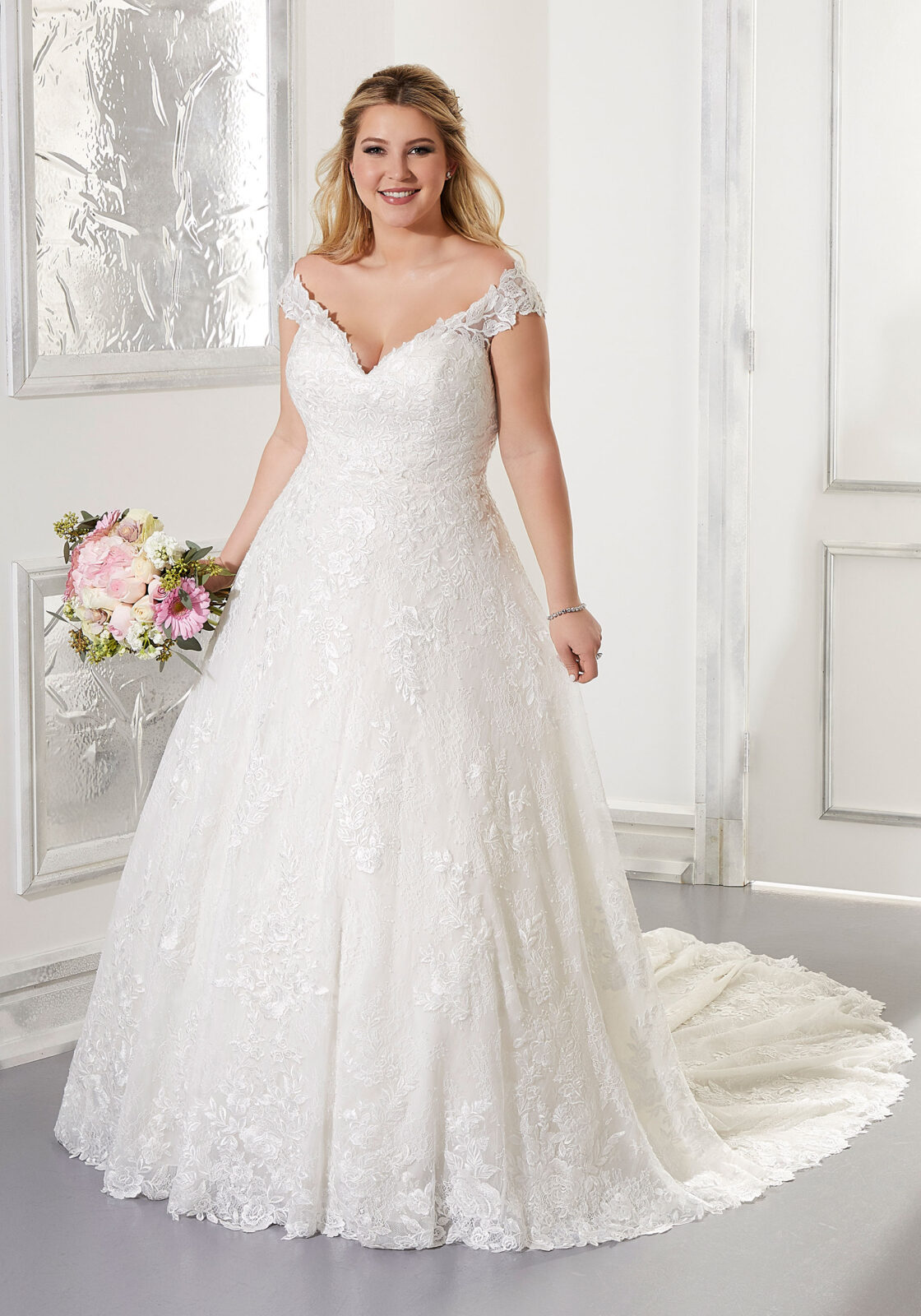 Abito da sposa in pizzo A Line taglia comoda Morilee mod Audrina