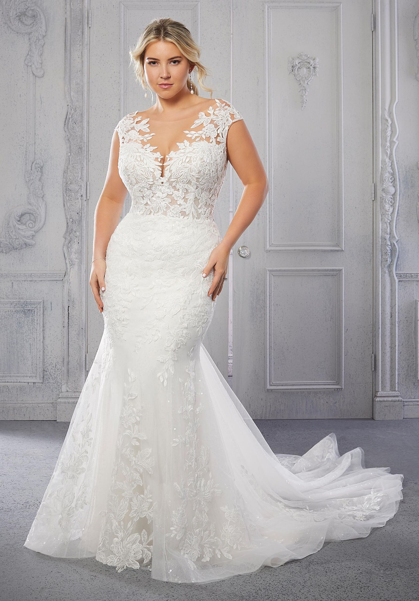 Abito da sposa in tulle e applicazioni floreali Morilee