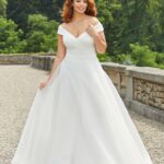 Abito da sposa minimalista e glamour Morilee collezione Julietta 2023