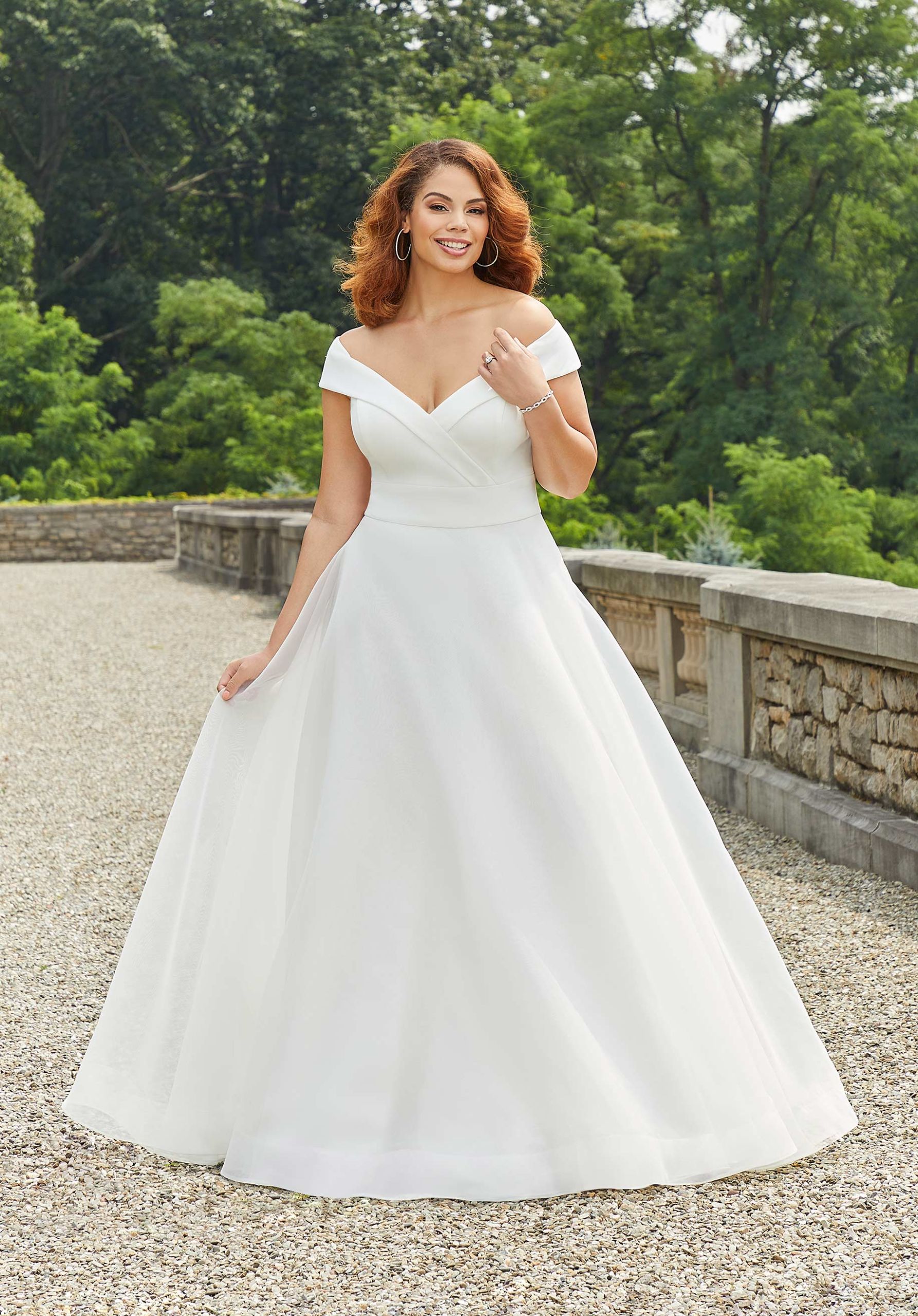 Abito da sposa minimalista e glamour Morilee collezione Julietta 2023