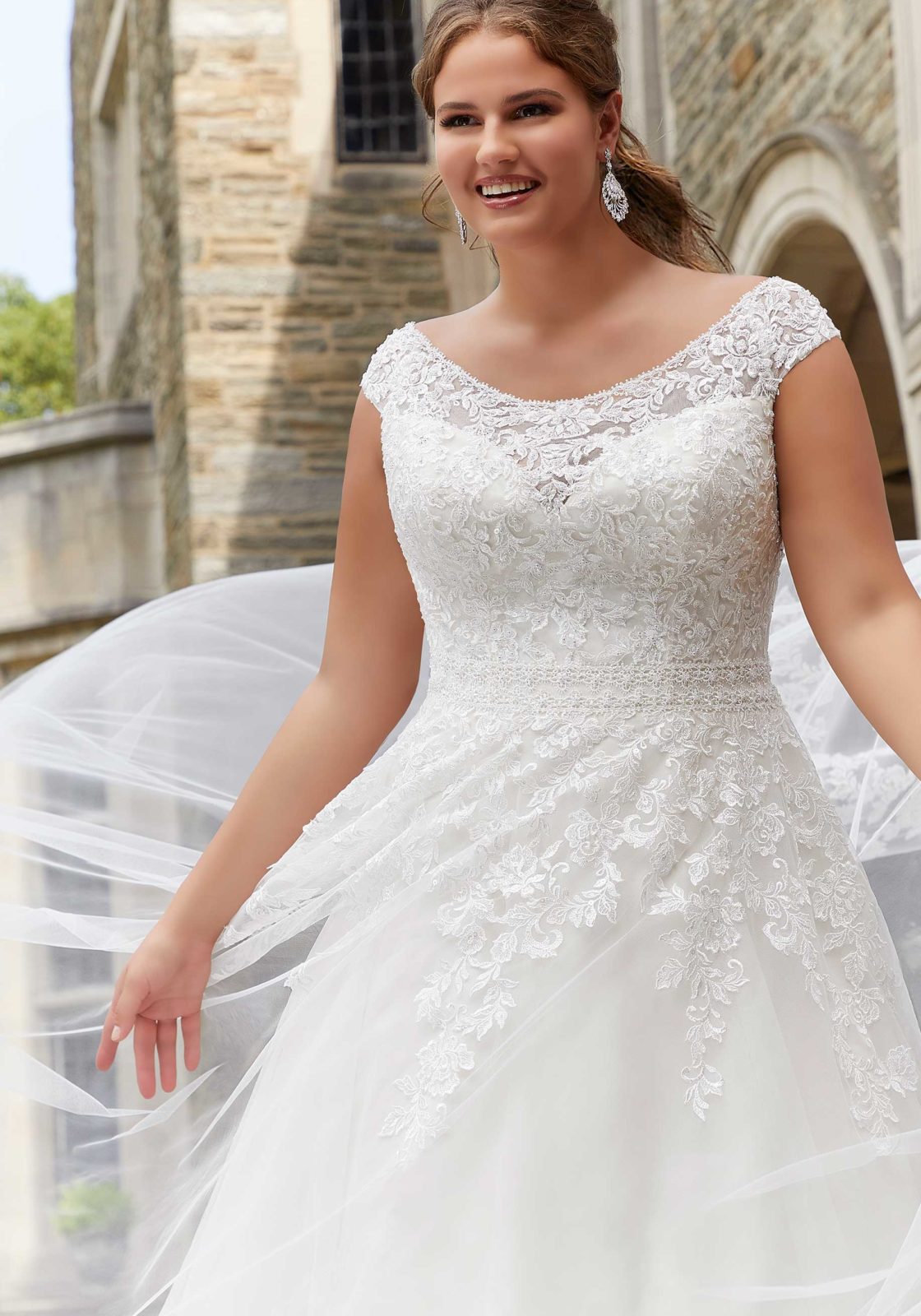 Corpetto con scollo a barchetta abito da sposa 2023 Morilee