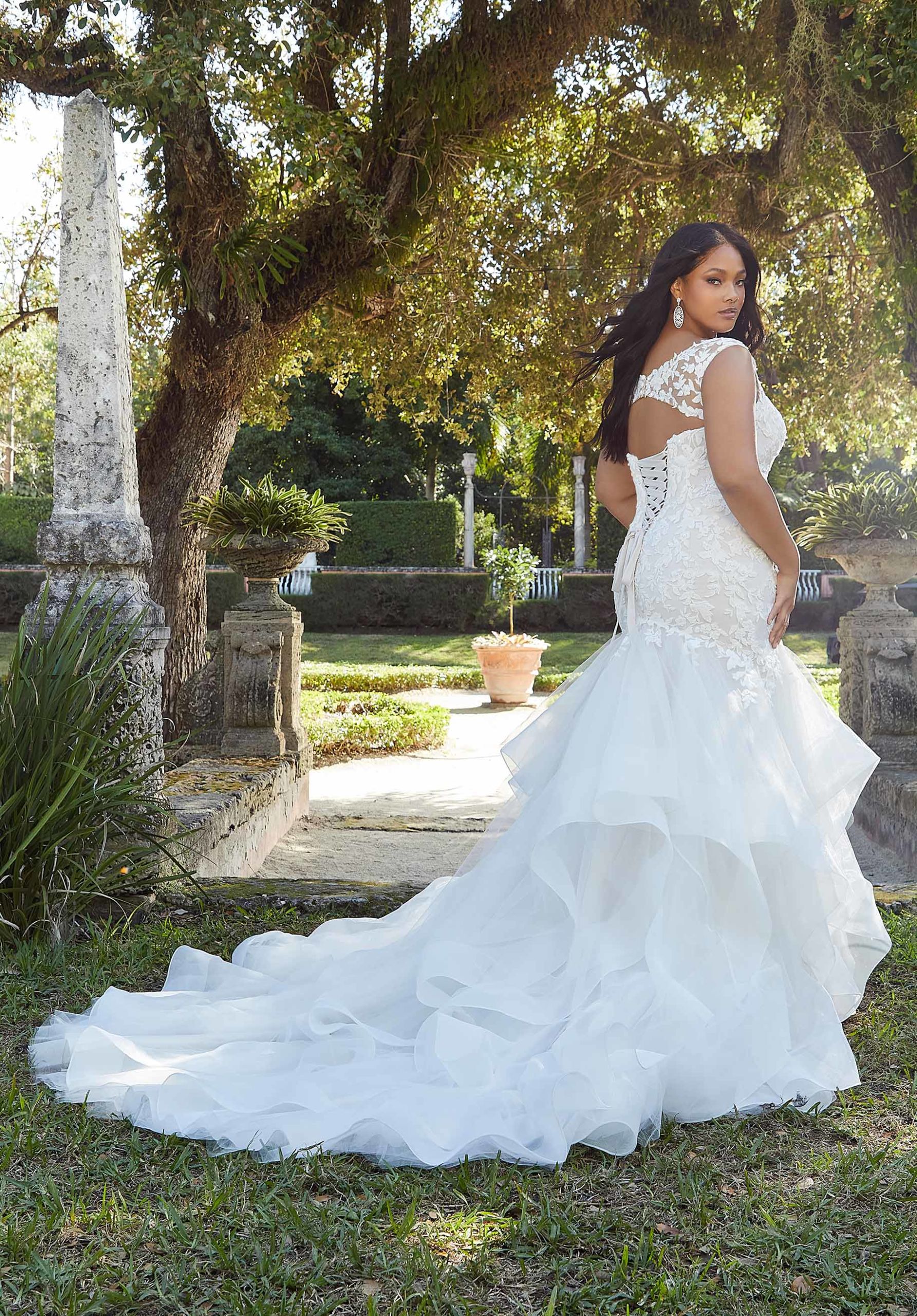 Dettaglio posteriore abito da sposa 2023 collezione Morilee