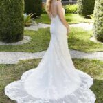 Vestito da sposa semi sirena con strascico collezione curvy 2023