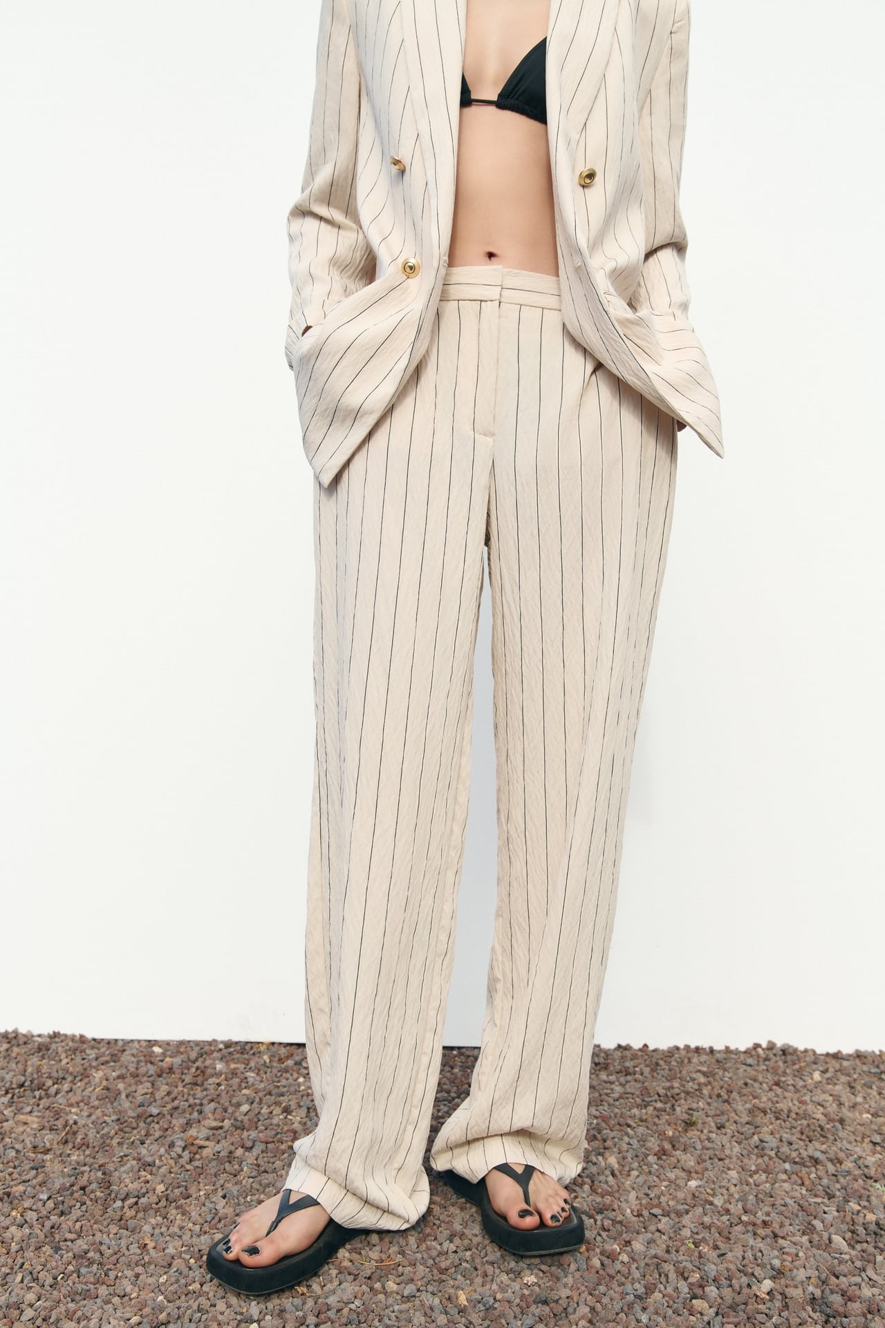 Completo gessato doppiopetto ZARA collezione primavera estate 2023