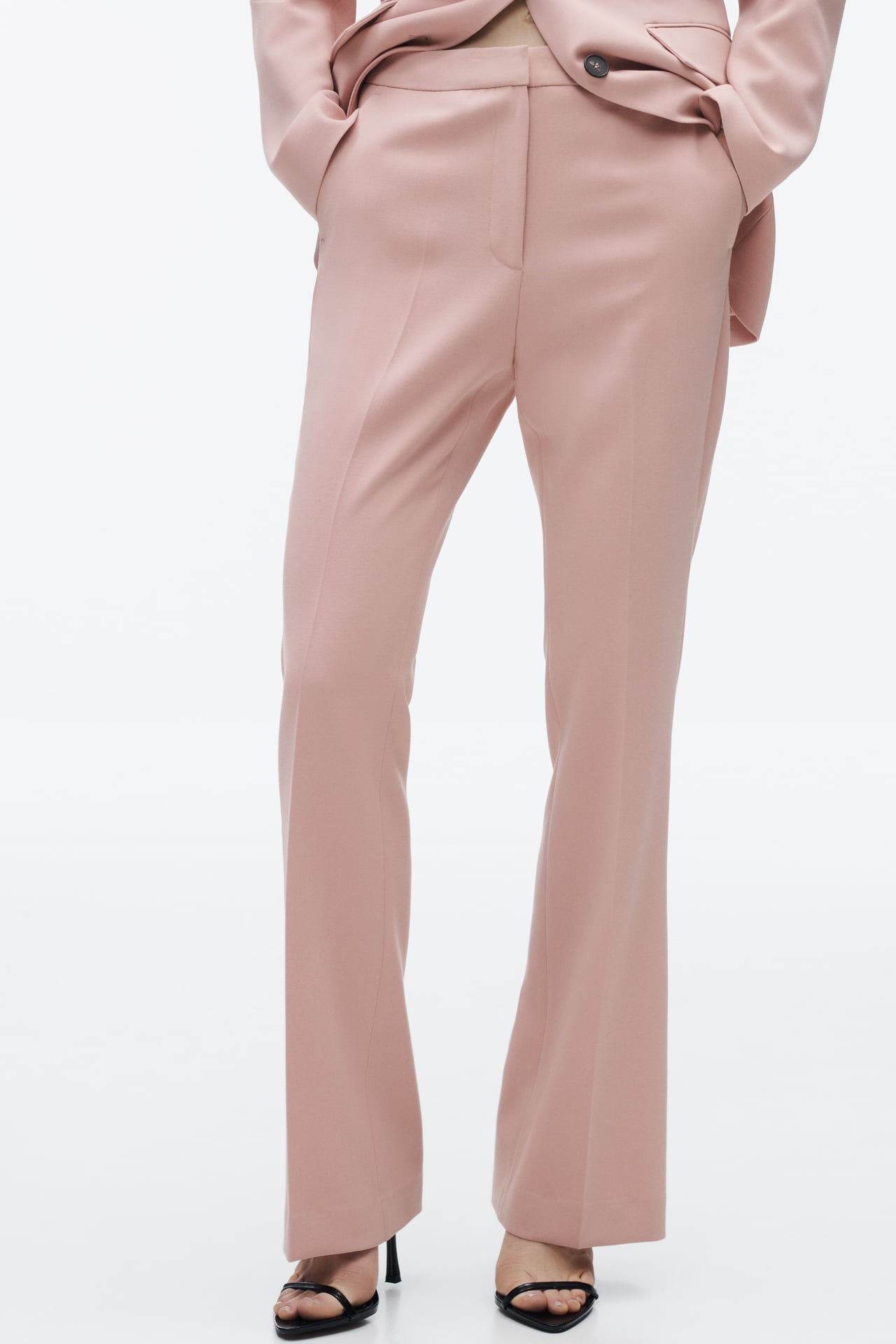 Pantaloni svasati sul fondo ZARA primavera 2023