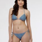 Bikini con reggiseno a triangolo e slip con laccetti Lovable estate 2023