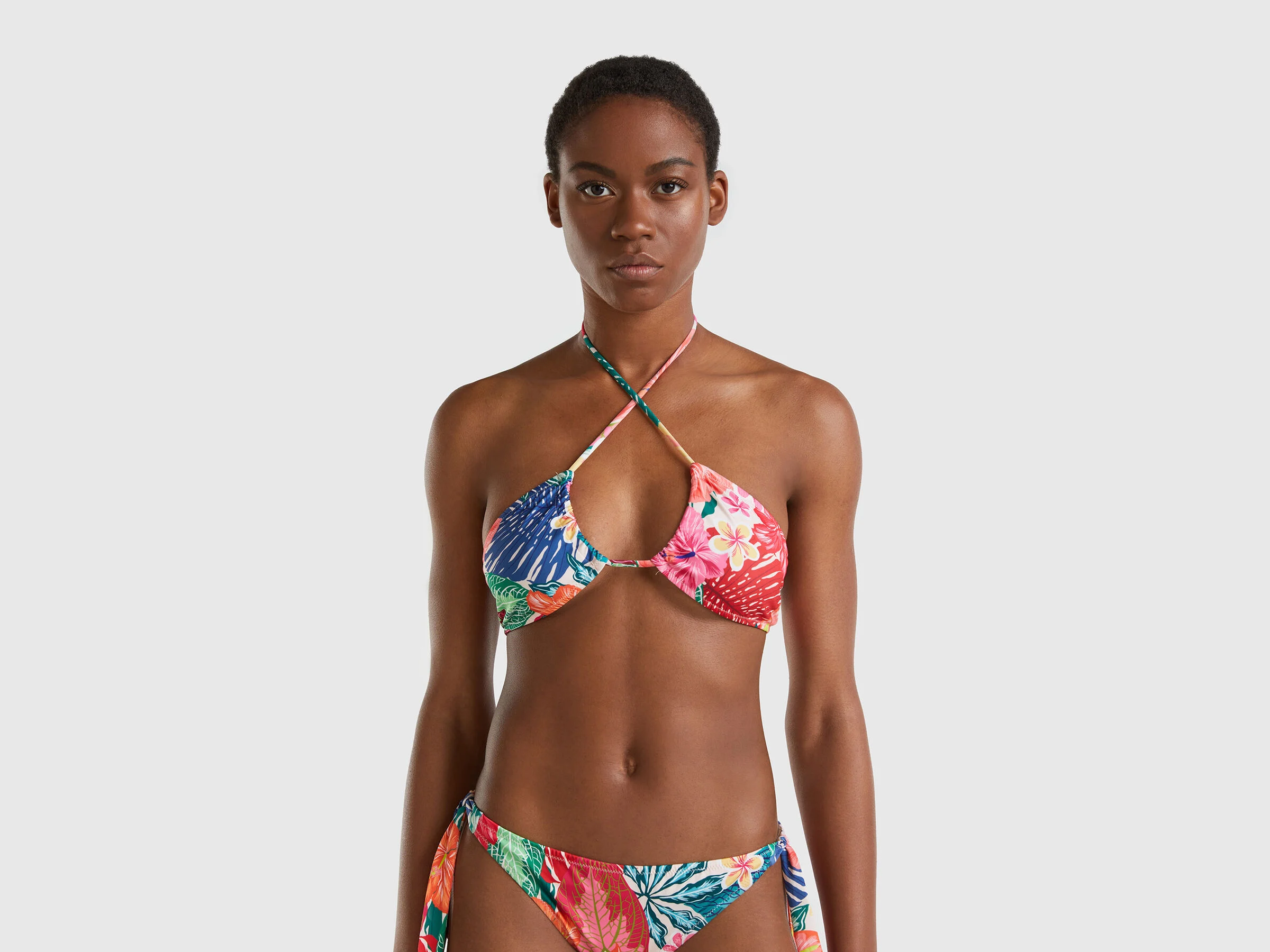 Bikini floreale a fascia Benetton estate 2023