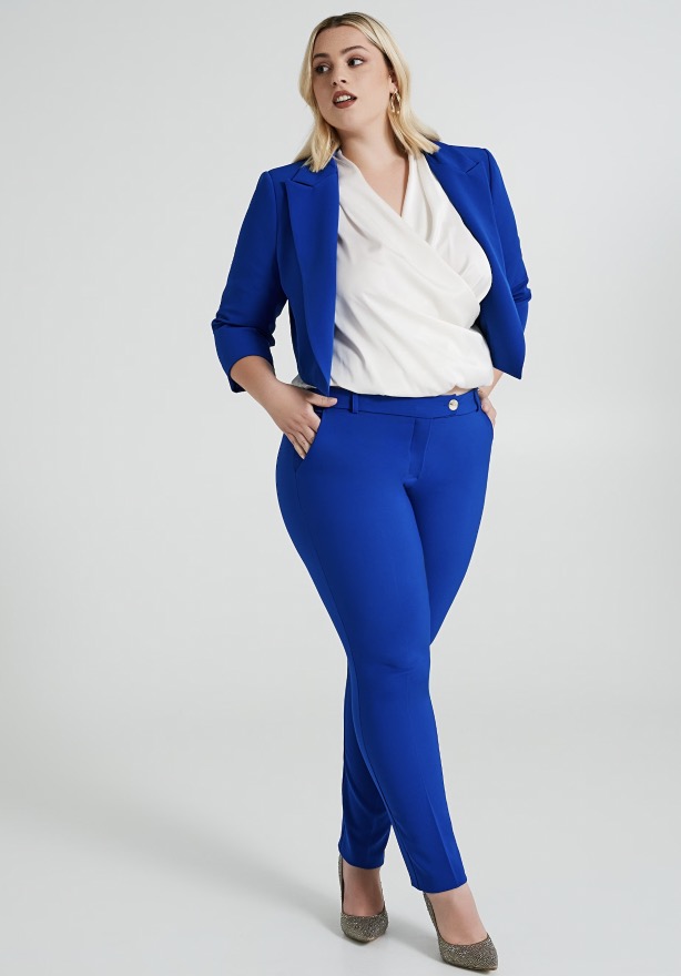 Tailleur linea curvy con giacca corta