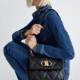 Borsa a tracolla imbottita con logo LJ in metallo