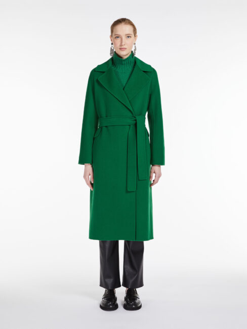 Nuovo cappotto doppiopetto con cintura verde Max Mara inverno 2023 2024 Nuovo cappotto doppiopetto con cintura verde Max Mara inverno 2023 2024