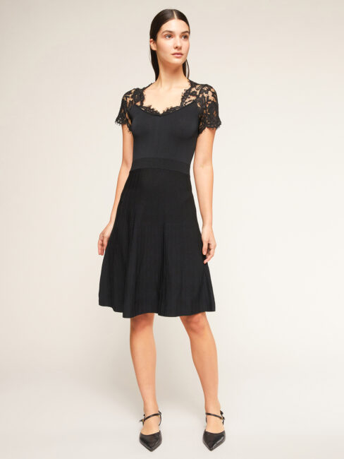 Mini dress in maglia con pizzo MOTIVI Mini dress in maglia con pizzo MOTIVI