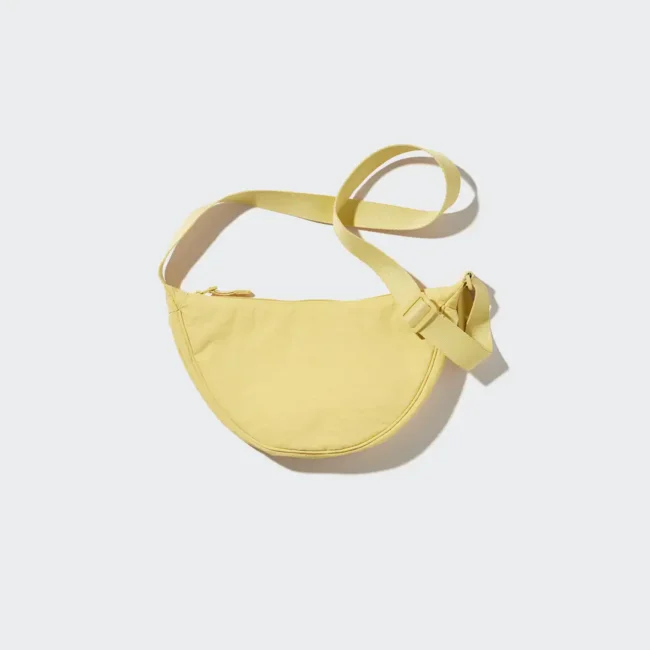 Borsa UNIQLO a tracolla mezzaluna gialla Borsa UNIQLO a tracolla mezzaluna gialla