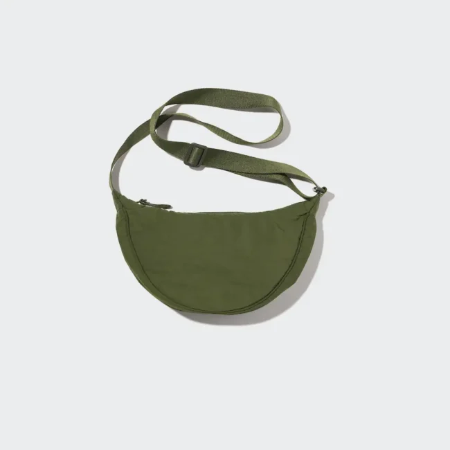 Borsa UNIQLO a tracolla mezzaluna verde oliva Borsa UNIQLO a tracolla mezzaluna verde oliva