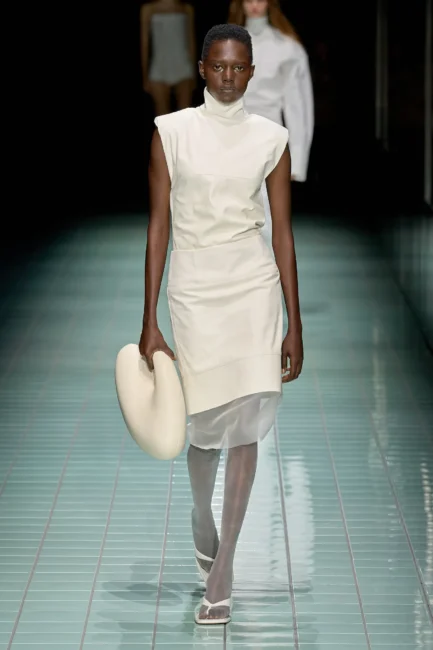 Eleganza discreta moda tendenza estate 2024 Eleganza discreta moda tendenza estate 2024