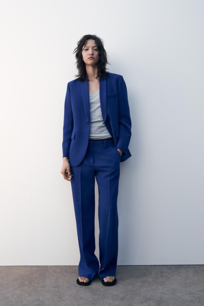 Tailleur blu elettrico ZARA primavera 2024 Tailleur blu elettrico ZARA primavera 2024
