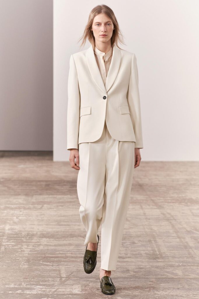 ZARA tailleur colore panna primavera estate 2024 ZARA tailleur colore panna primavera estate 2024