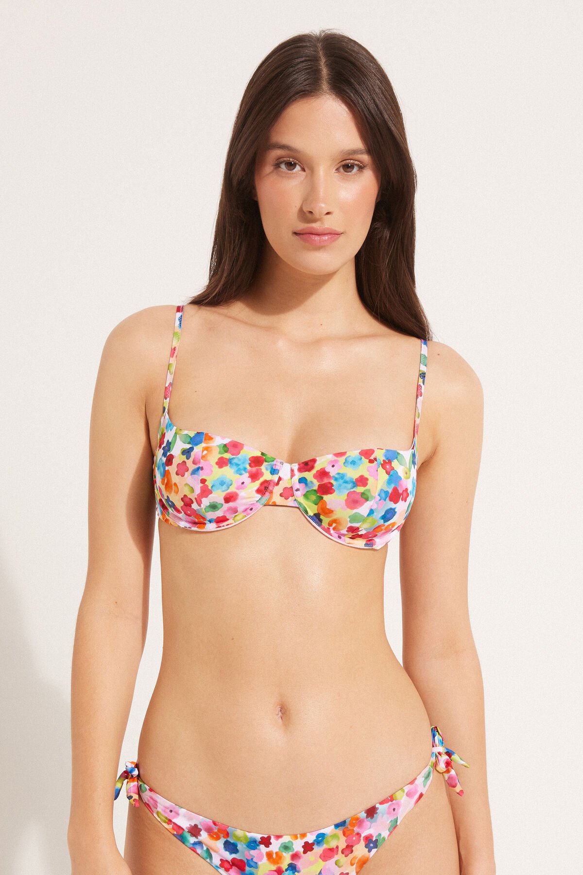 Costume con top a balconcino senza imbottitura