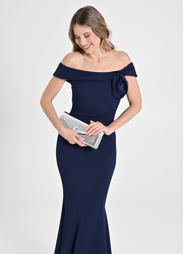 Elegante abito lungo a sirena blu collezione autunno inverno 2024 2025 Elegante abito lungo a sirena blu collezione autunno inverno 2024 2025