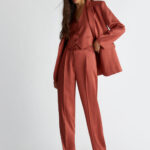 Completo giacca e pantaloni in raso collezione autunno inverno 2024 2025