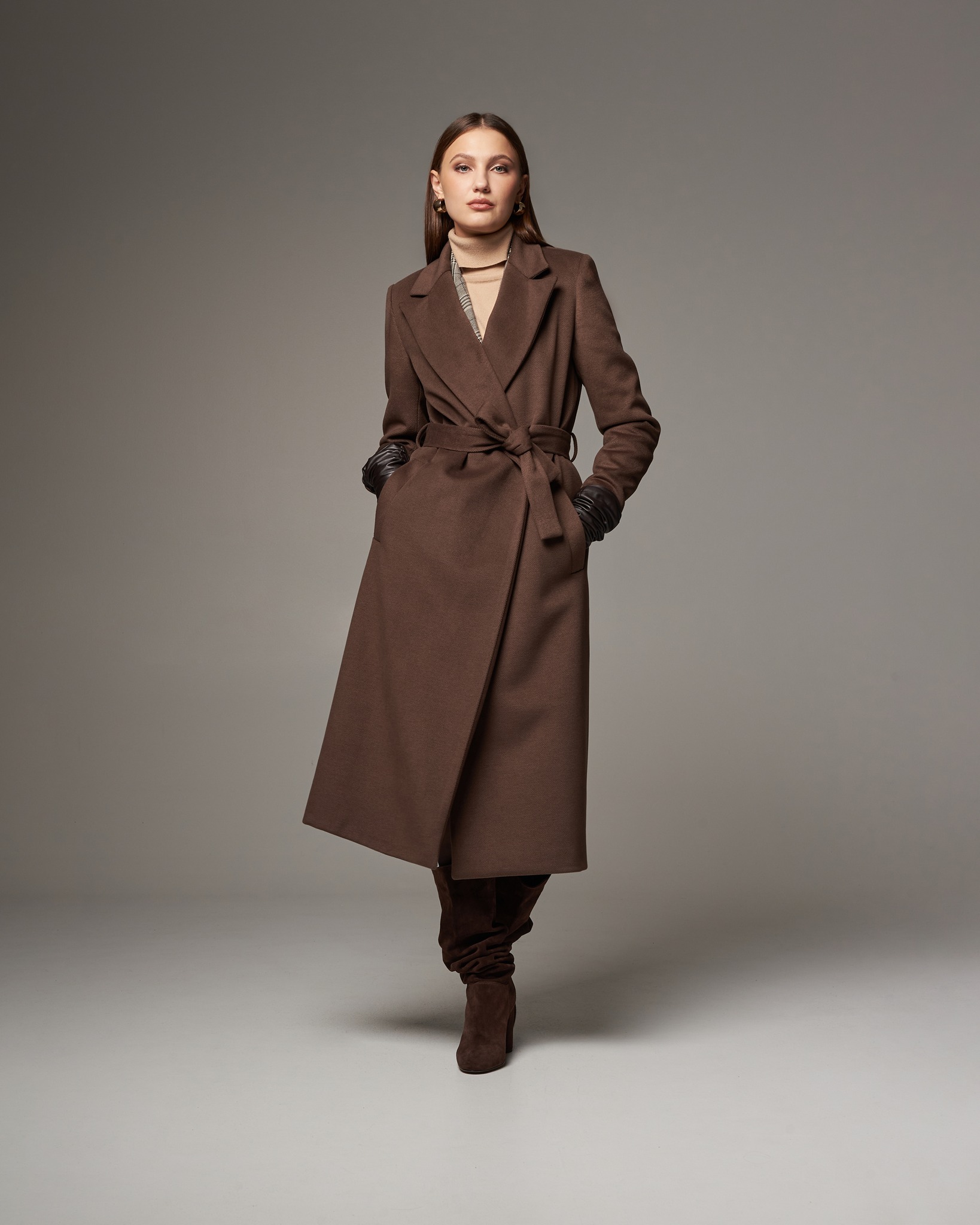 Nuovo cappotto a vestaglia Rinascimento colore cioccolato
