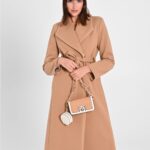 Rinascimento cappotto vestaglia cammello inverno 2025