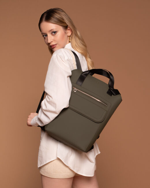 Zaino O bag Relaxy colore verde militare nuova collezione invernale 2025 Zaino O bag Relaxy colore verde militare nuova collezione invernale 2025