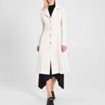 Rinascimento cappotto bianco con lavorazione plissè