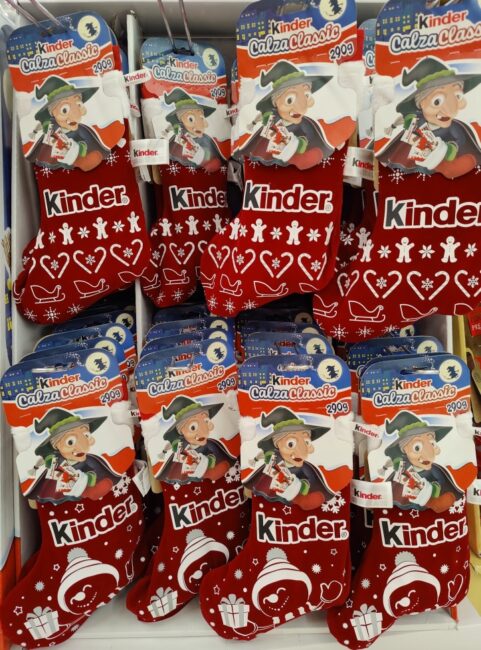 Calza della Befana Kinder 2025 Classic in velluto rosso Calza della Befana Kinder 2025 Classic in velluto rosso