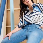 Jeans e camicia righe in raso nuova collezione Rinascimento