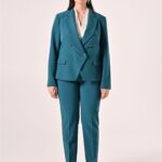 Nuovo tailleur curvy con giacca doppiopetto
