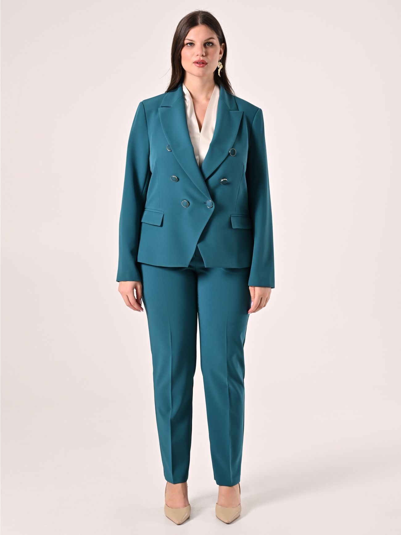 Nuovo tailleur curvy con giacca doppiopetto