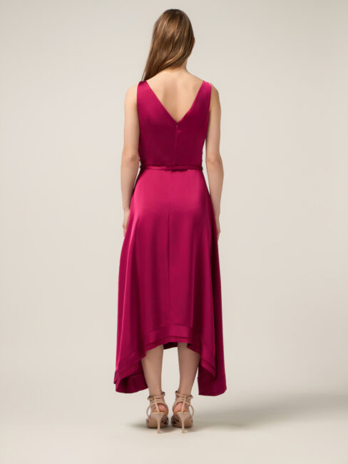 Vestito asimmetrico elegante in raso Vestito asimmetrico elegante in raso