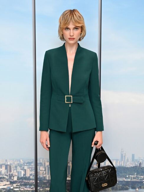 Nuovo Tailleur Donna Rinascimento 2025 Nuovo Tailleur Donna Rinascimento 2025