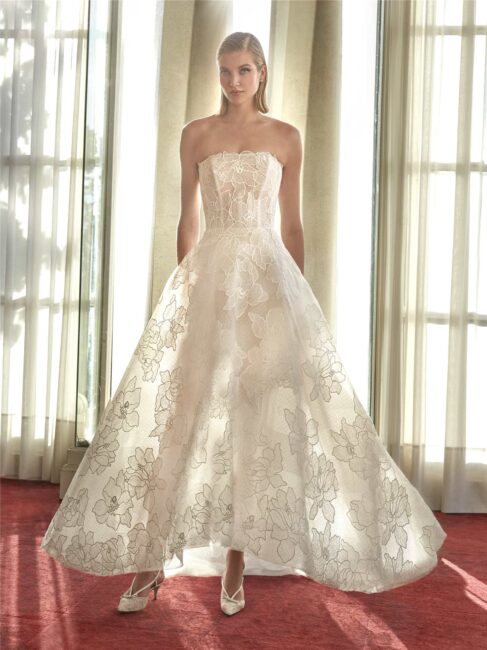 Abito da sposa 2026 con gioco di trasparenze Abito da sposa 2026 con gioco di trasparenze