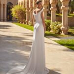 Abito da sposa minimal a sirena Rosa Clara 2026